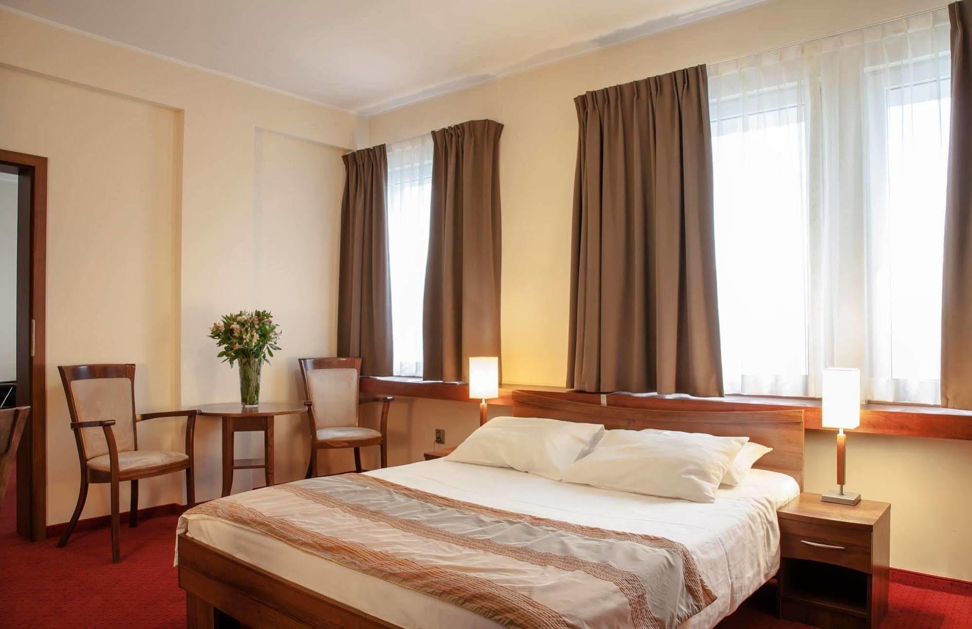 M 3* Lodz (Lodz)